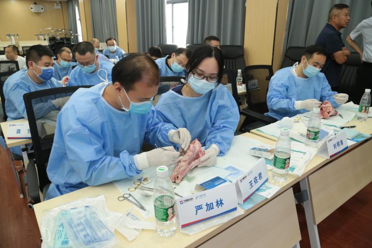 市口腔医院成功举办口腔种植牙培训