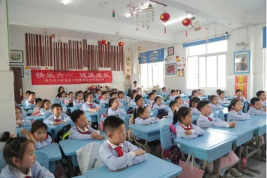 口腔健康知识进校园 守护儿童灿烂笑容